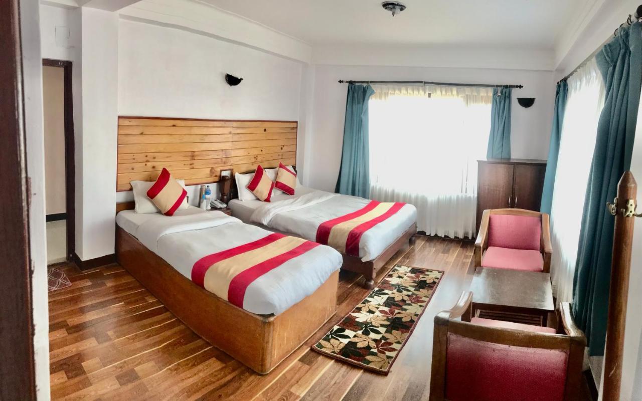 Mount Everest Hotel & Resort Нагаркот Екстериор снимка