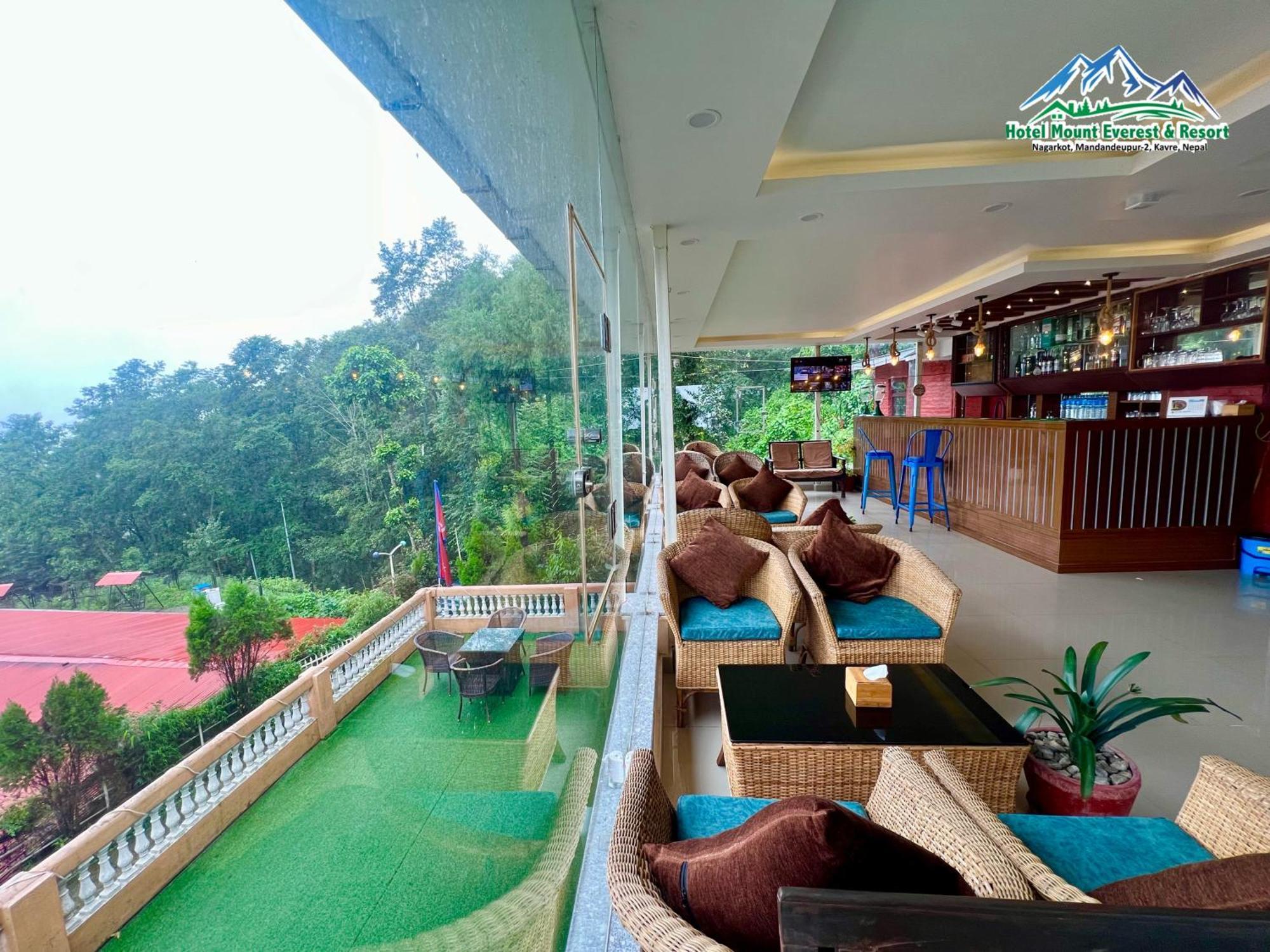 Mount Everest Hotel & Resort Нагаркот Екстериор снимка